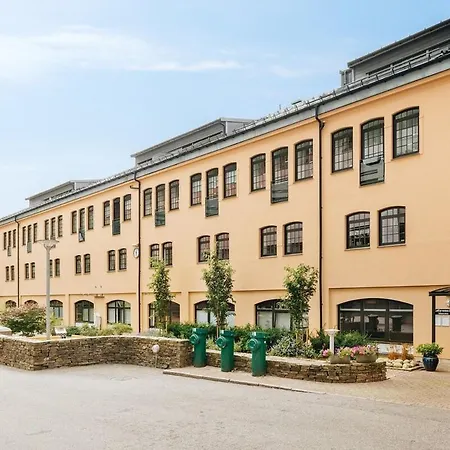 Modern Within Walking Distance To The Town *